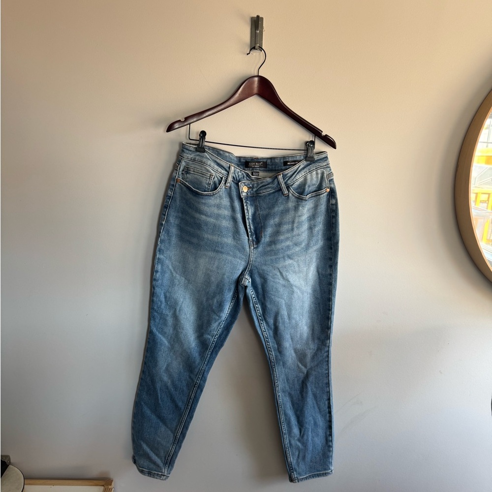 Judy Blue Light Blue Ankle Crop Jeans
